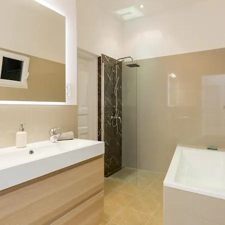 Westend Center Apartment-prime Location Budapest