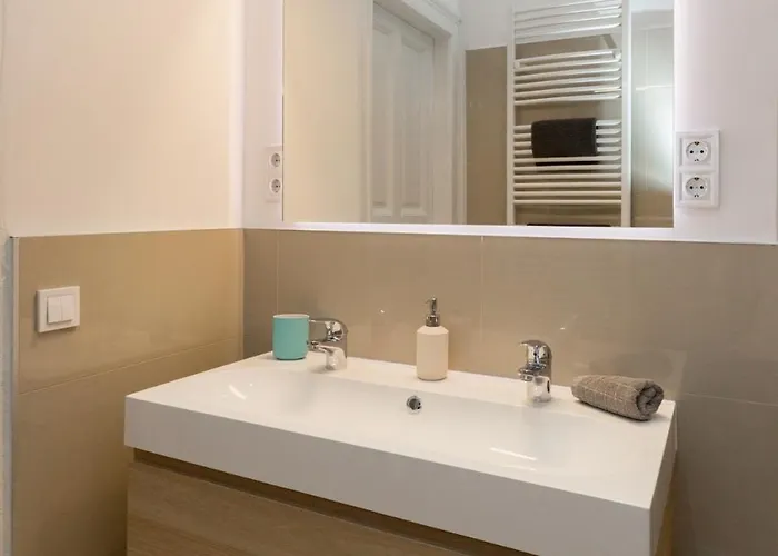 Westend Center Apartment-prime Location