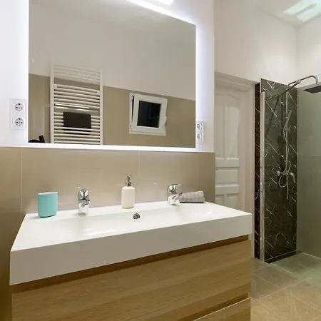 アパート Westend Center Apartment-prime Location